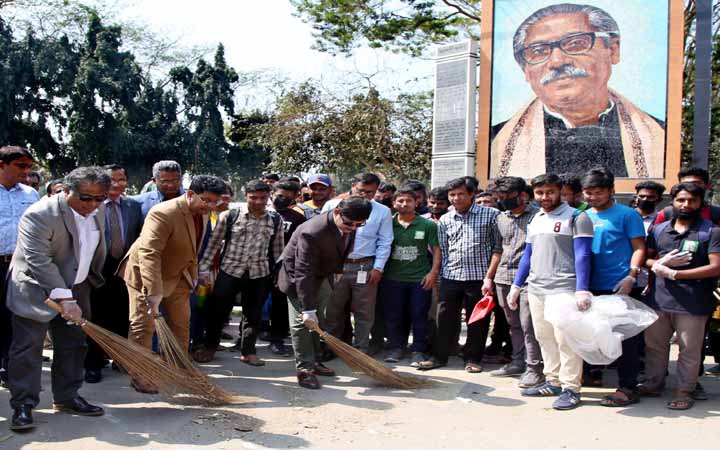 ইবির পরিবেশ বিজ্ঞান বিভাগের দিনব্যাপী পরিচ্ছন্নতা কার্যক্রম