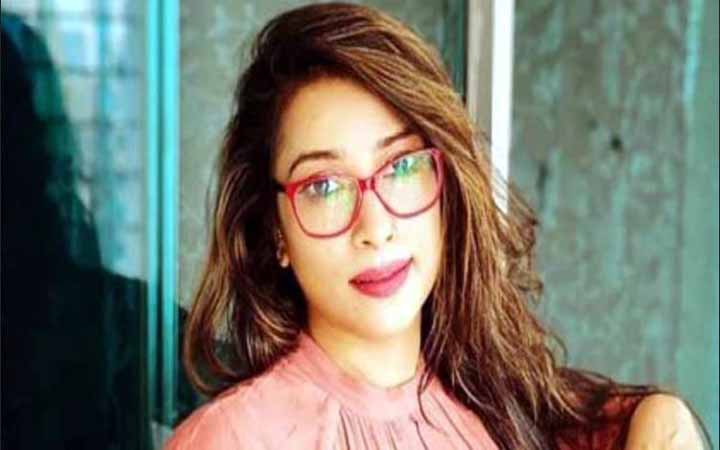 পুলিশ হেফাজতে জেকেজির চেয়ারম্যান ডা. সাবরিনা আরিফ
