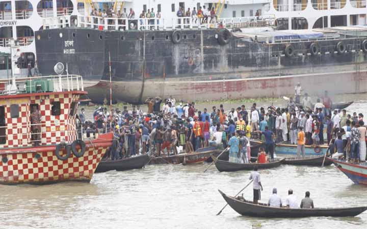 বুড়িগঙ্গায় লঞ্চডুবি, ৩০ জনের  লাশ উদ্ধার