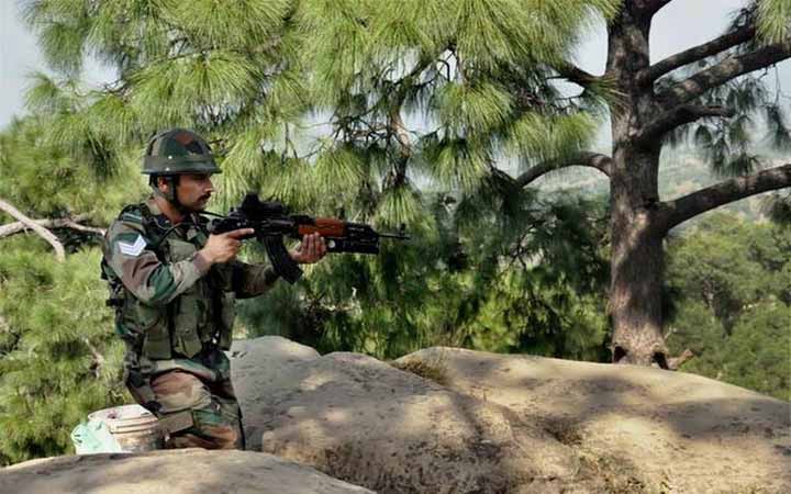 পাকিস্তানী সেনাবাহিনীর গুলিতে ভারতীয় সেনা নিহত