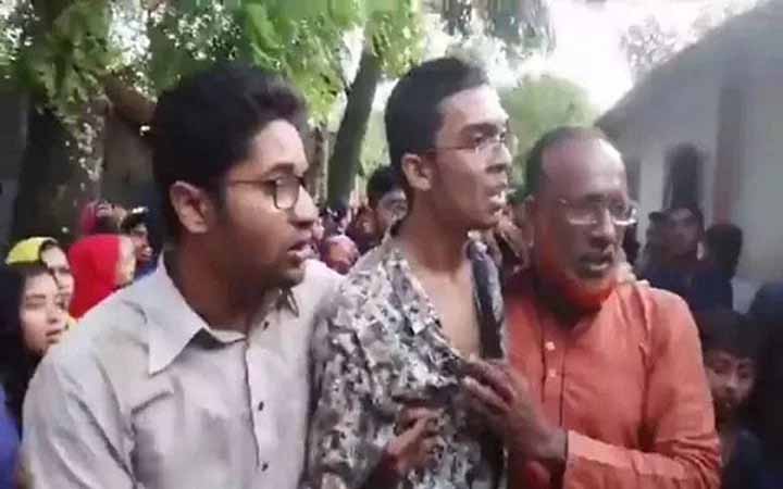 আবরারের ছোট ভাইকে ধরে মারলো পুলিশ!