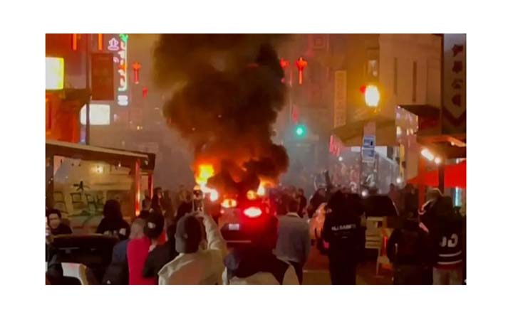 যুক্তরাষ্ট্রে চালকবিহীন গাড়িতে জনতার আগুন