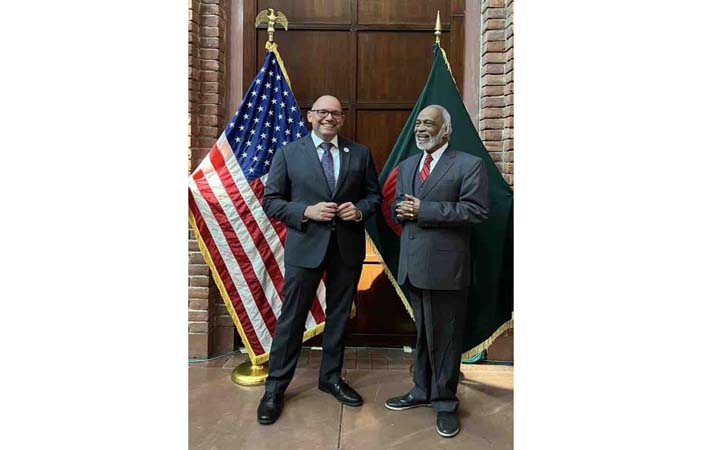 পিটার হাসের সাথে মঈন খানের বৈঠক