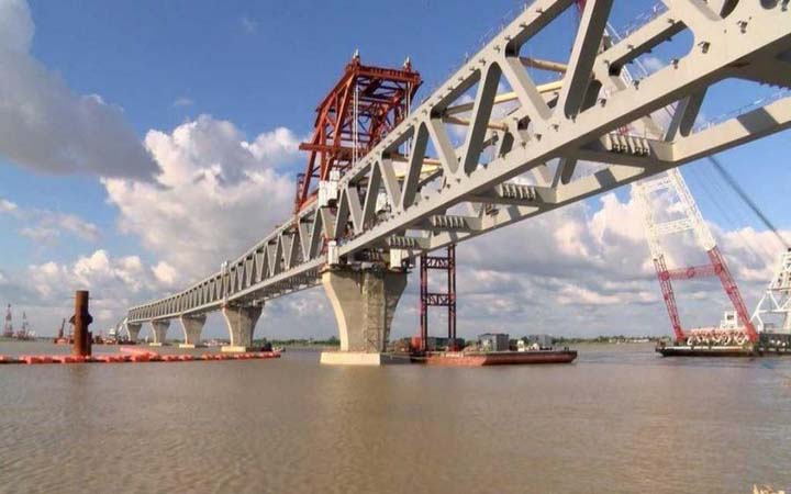 পদ্মা সেতুতে বসছে ৩৭ তম স্প্যান
