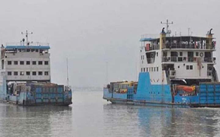 সাড়ে ৩ ঘণ্টা পর পাটুরিয়া-দৌলতদিয়া নৌপথে ফেরি চলাচল স্বাভাবিক
