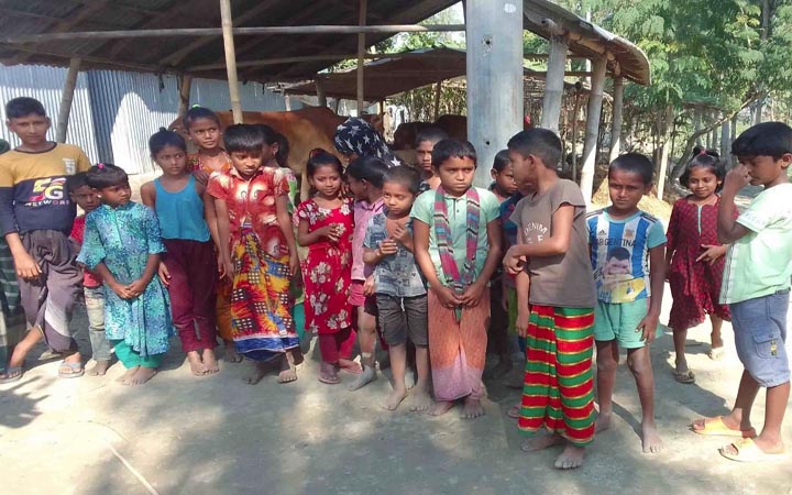 গাইবান্ধার দুর্গম চরে শিক্ষাবঞ্চিত শতাধিক শিশু