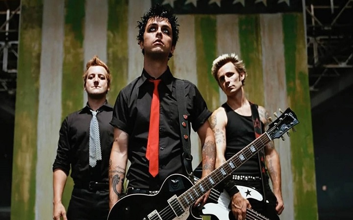 ফুটবলারদের জন্য মঞ্চ মাতাবে ‘গ্রিন ডে’