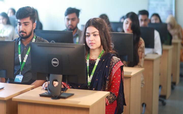 আকর্ষণীয় ছাড়ে গ্রিন ইউনিভার্সিটিতে ভর্তির সুযোগ