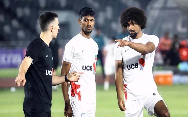 ভারতের বিপক্ষে নামার আগে যে বার্তা দিলেন হামজা চৌধুরী