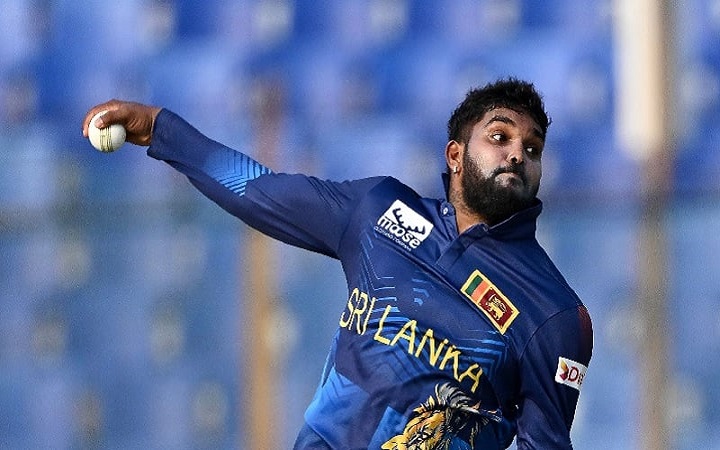 অবসর ভেঙে টেস্টে ফেরা হাসারাঙ্গা নিষিদ্ধ