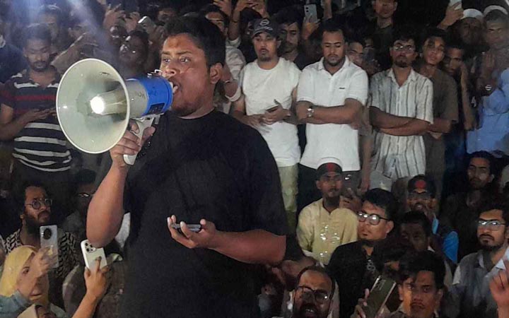 আ. লীগ নিষিদ্ধ না হলে যমুনা ছাড়ব না: হাসনাত আব্দুল্লাহ