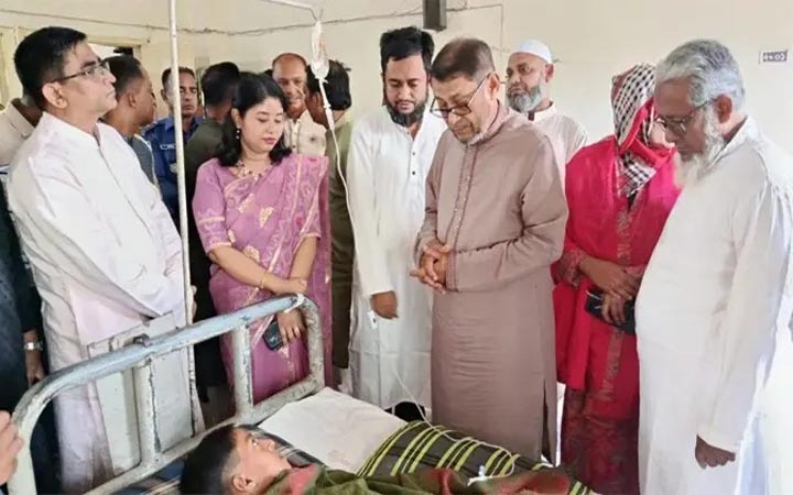 কাপাসিয়া উপজেলা স্বাস্থ্য কমপ্লেক্স পরিদর্শন করলেন স্বাস্থ্যমন্ত্রী