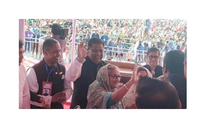 সিলেটে নির্বাচনী জনসভা মঞ্চে প্রধানমন্ত্রী