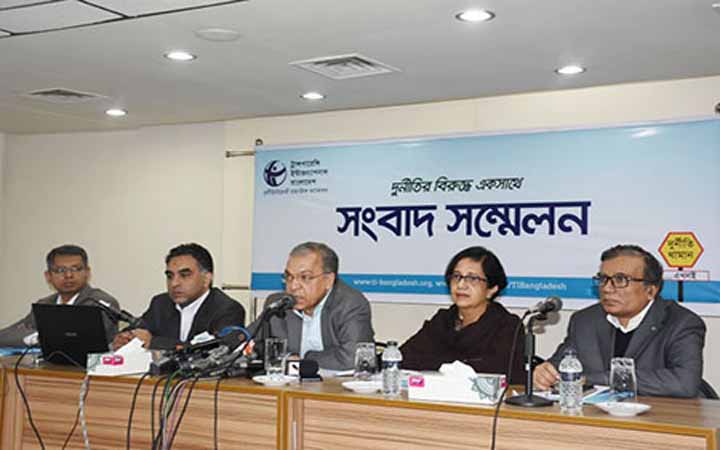 বিদেশীরা বছরে ২৬ হাজার কোটি টাকা পাচার করছে : টিআইবি