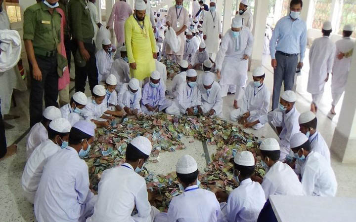 পাগলা মসজিদের  দানবাক্সে মিললো দুই কোটি ৩৩ লাখ টাকা