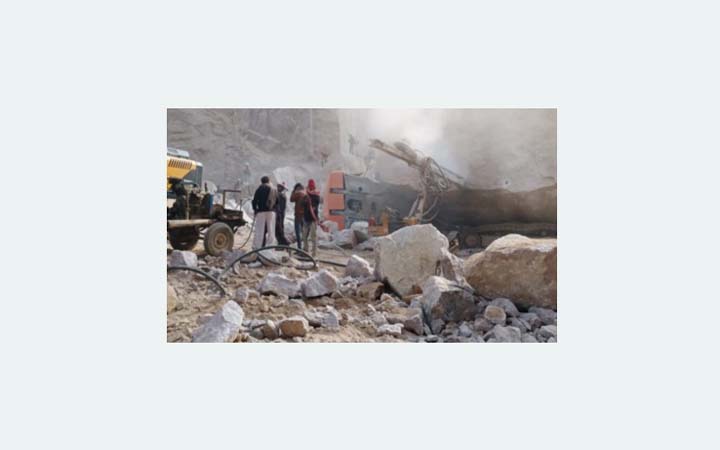 ভারতে খনিতে ধস : বহু শ্রমিকের মৃত্যুর আশঙ্কা