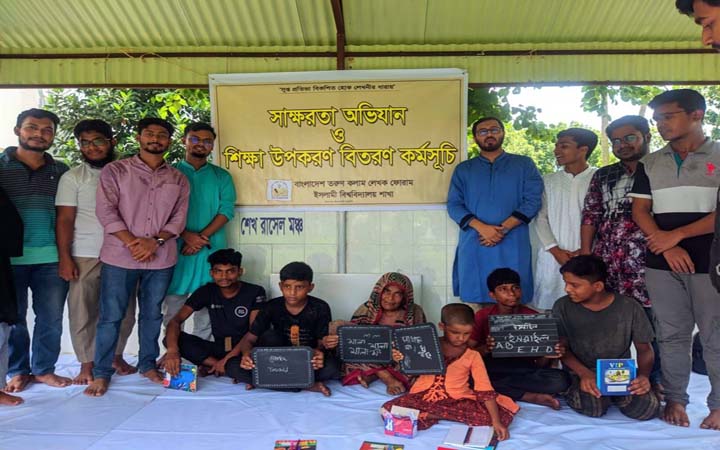 নিজ হাতে নাম লেখার সাধ পূরণ হলো ষাটোর্ধ্ব মালা বেগমের