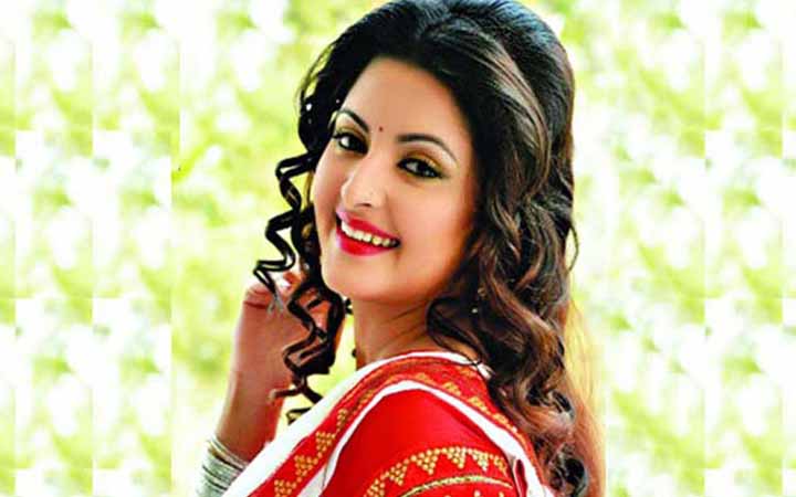 এফডিসিতে ৫ গরু কোরবানি দিবেন পরীমনি