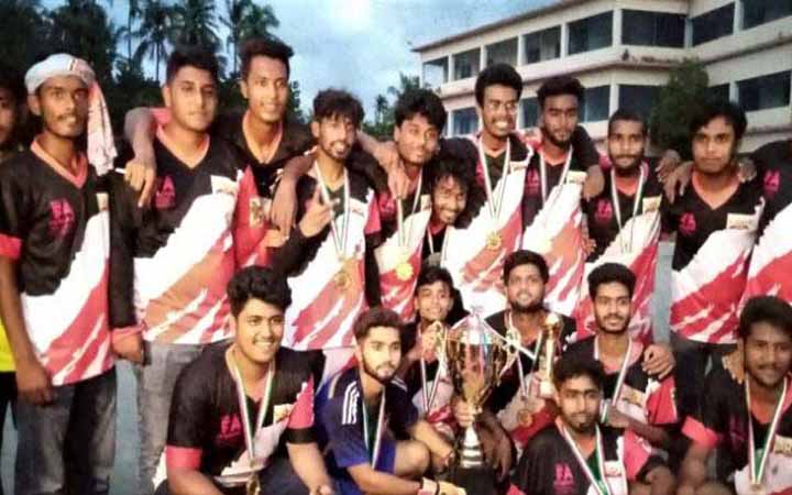 পাবনা জেলা স্কুলের প্রাক্তন ছাত্রদের ফুটবল ফাইনাল ম্যাচ অনুষ্ঠিত