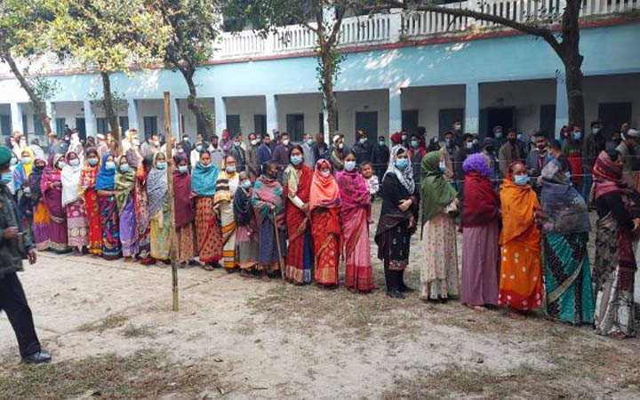 চাটমোহর পৌরসভা নির্বাচনে অনিয়মের অভিযোগে দুই বিদ্রোহী প্রার্থীর ভোট বর্জন