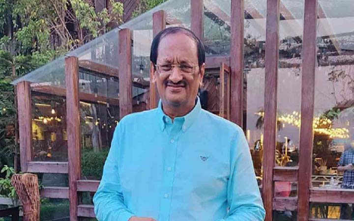 আইডিয়ালের সীমানায় ঢুকতে পারবেন না ছাত্রীকে বিয়ে করা মুশতাক