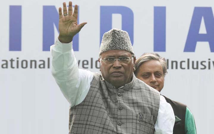 ‘ইন্ডিয়া’র চেয়ারপারসন করা হলো খড়গেকেই, এটাই চেয়েছিলেন মমতা!