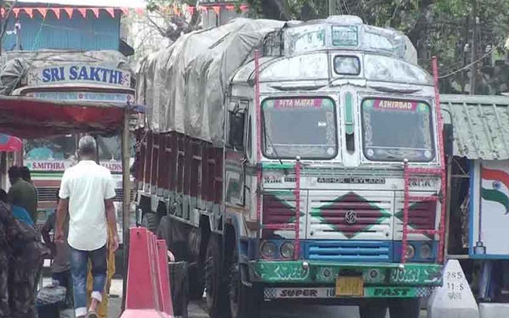 ১০ দিন পর হিলি বন্দরে আমদানি-রফতানি শুরু