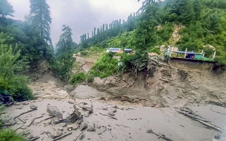 প্রবল বর্ষণ : হিমাচলে ২ দিনে নিহত ১২০