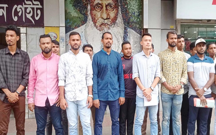 ক্রীড়া উপদেষ্টার সাক্ষাৎ চান হকি খেলোয়াড়রা