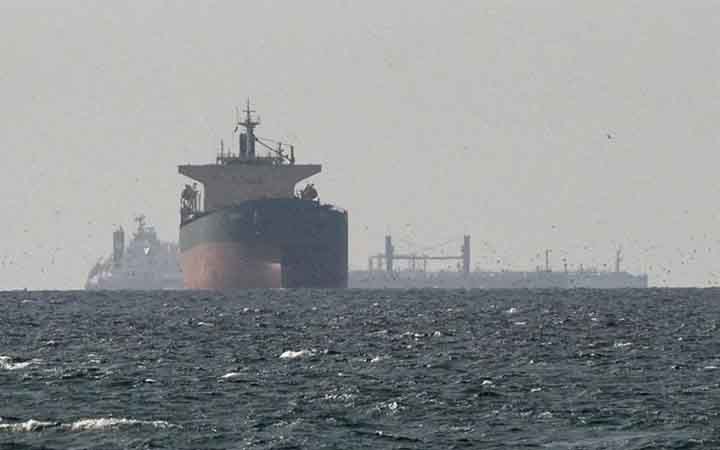 হরমুজ প্রণালিতে ইরানি জাহাজ আটক, দাবি ট্রাম্পের