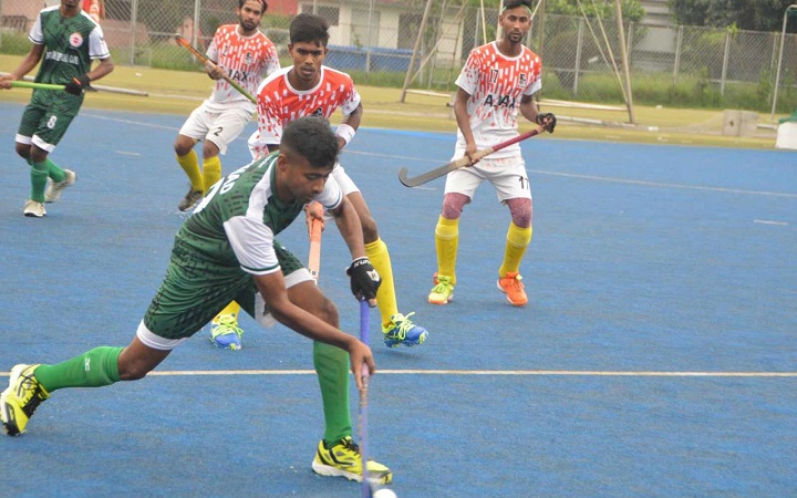 অ্যাজাক্সকে বড় ব্যবধানে হারাল পুলিশ