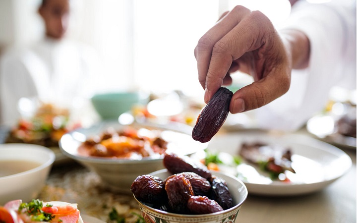 ইফতারের সময় অজু করতেই হবে?