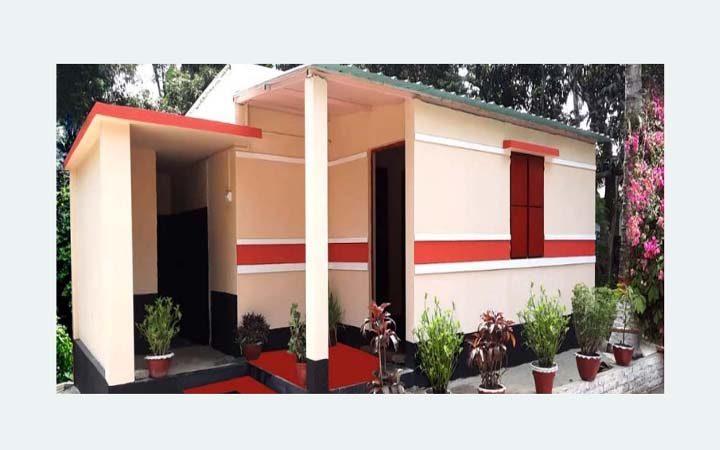 পাবনার ১১ গৃহহীন অসহায় পরিবারের দুর্দশা ঘোচাল পুলিশ