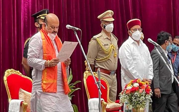 কর্নাটকের মুখ্যমন্ত্রী হিসেবে শপথ নিলেন বাসবরাজ বোম্মাই