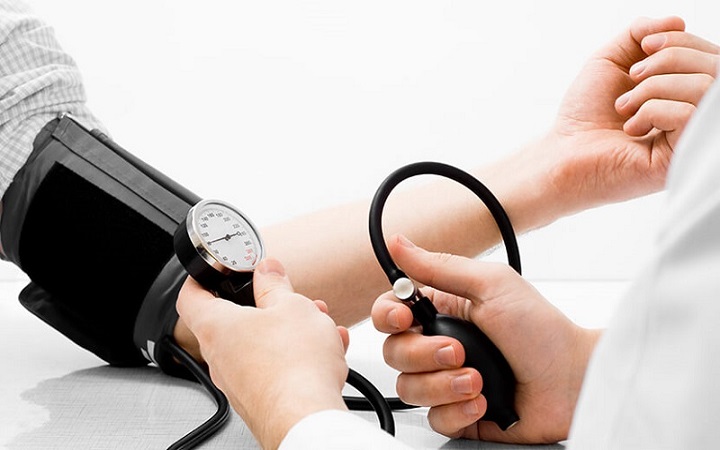 প্রাণঘাতী উচ্চ রক্তচাপ নিয়ন্ত্রণে যা খাবেন