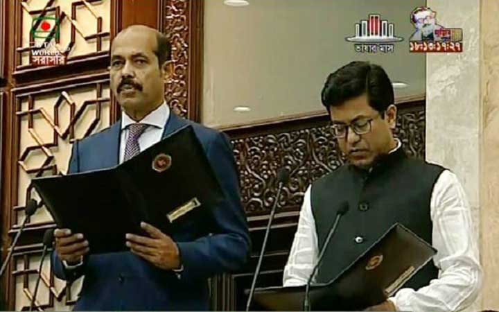 শপথ নিলেন দুই নগর পিতা