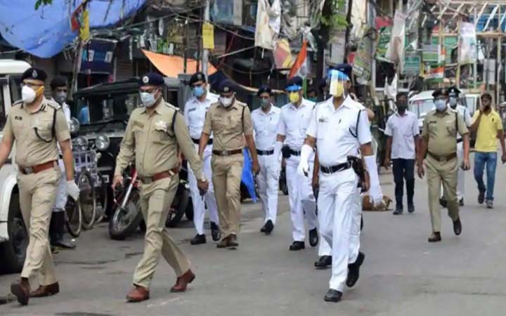 মমতার বাড়ির সামনে পুলিশ গুলিবিদ্ধ