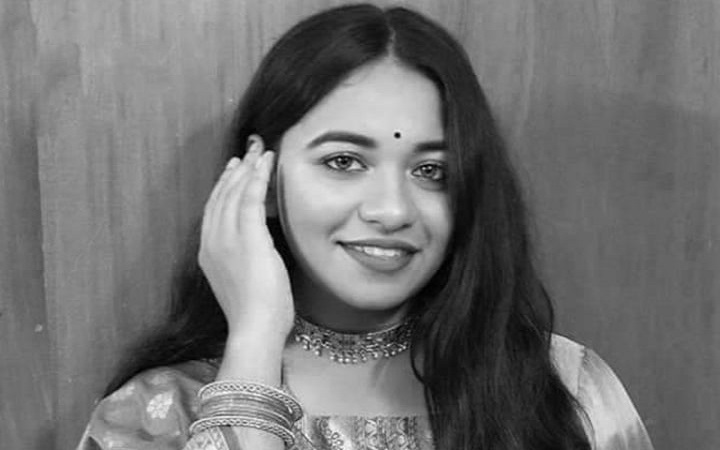 গলায় ফাঁস দিয়ে জাবি ছাত্রীর ‘আত্মহত্যা’
