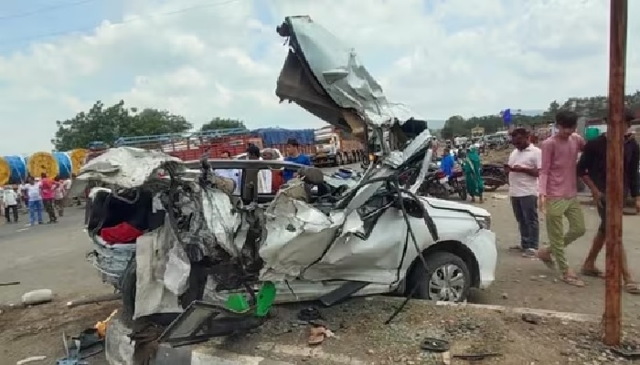 ভারতের মহারাষ্ট্রে ট্রাকচাপায় নিহত বেড়ে ১৫