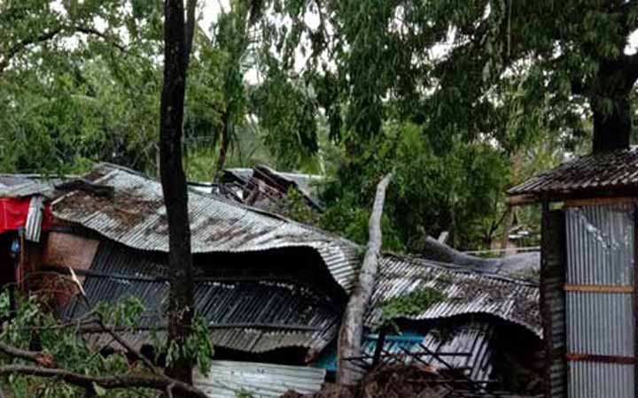 বুলবুলের’ তাণ্ডবে সাতক্ষীরায় সহস্রাধিক ঘরবাড়ি বিধ্বস্ত