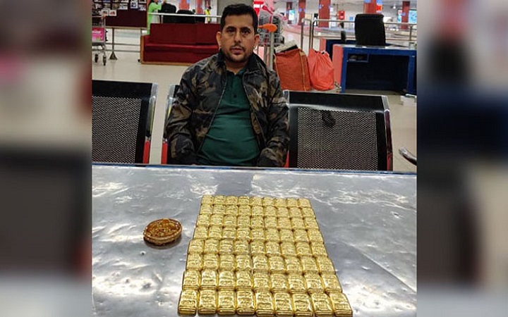 শাহজালালে সাড়ে ৮ কেজি স্বর্ণসহ যাত্রী আটক