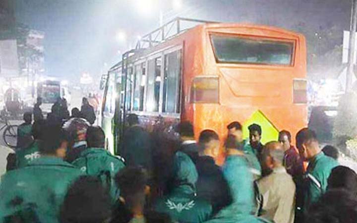 সিলেটে বাসে আগুন