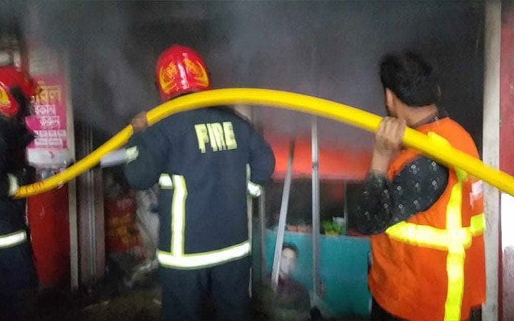 মোহাম্মদপুরে আগুনের ঘটনায় একজনের মৃত্যু