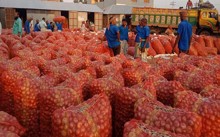 দেশে এলো ১২০ টন পেঁয়াজ