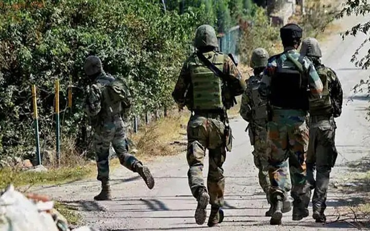 কাশ্মীরে বন্দুকযুদ্ধে ৪ ভারতীয় সেনা নিহত