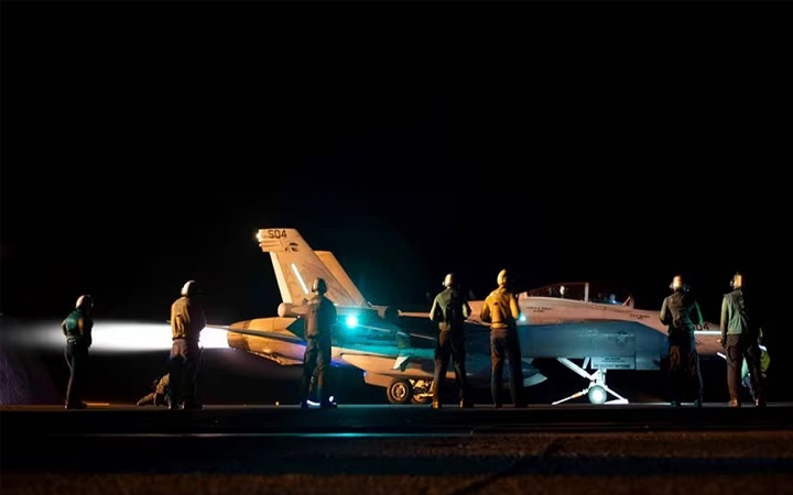 ইয়েমেনে হুতিদের ৩৬ স্থাপনায় মার্কিন-ব্রিটিশ হামলা