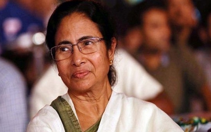 মাথায় আঘাত পেয়ে হাসপাতালে ভর্তি মমতা