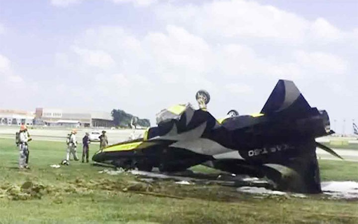 সিঙ্গাপুরে এফ-১৬ যুদ্ধবিমান বিধ্বস্ত