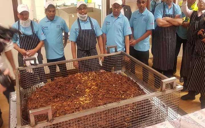 পেঁয়াজ ভাজি করে বিশ্ব রেকর্ড