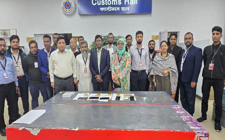 শাহজালালে সাড়ে ৭ কোটি টাকার স্বর্ণসহ ৫ যাত্রী আটক